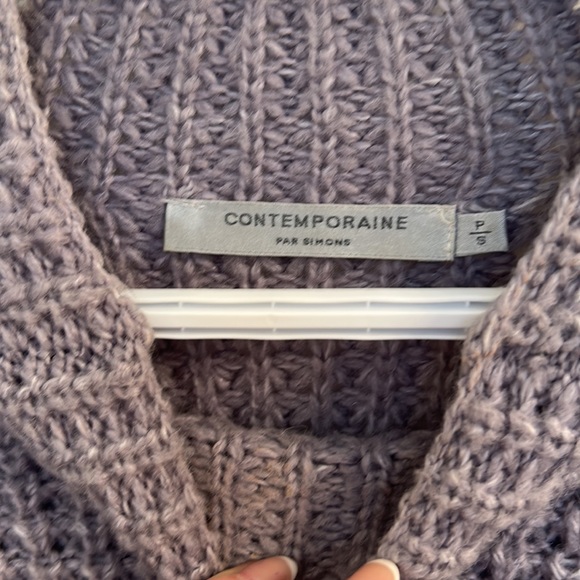 Contemporaine mock neck waffle sweater. Perfect condition. Very warm and cozy - Picture 4 of 4